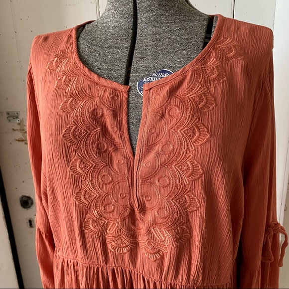 Torrid NWT Spice Embroidered Peasant Top - Picture 4 of 13